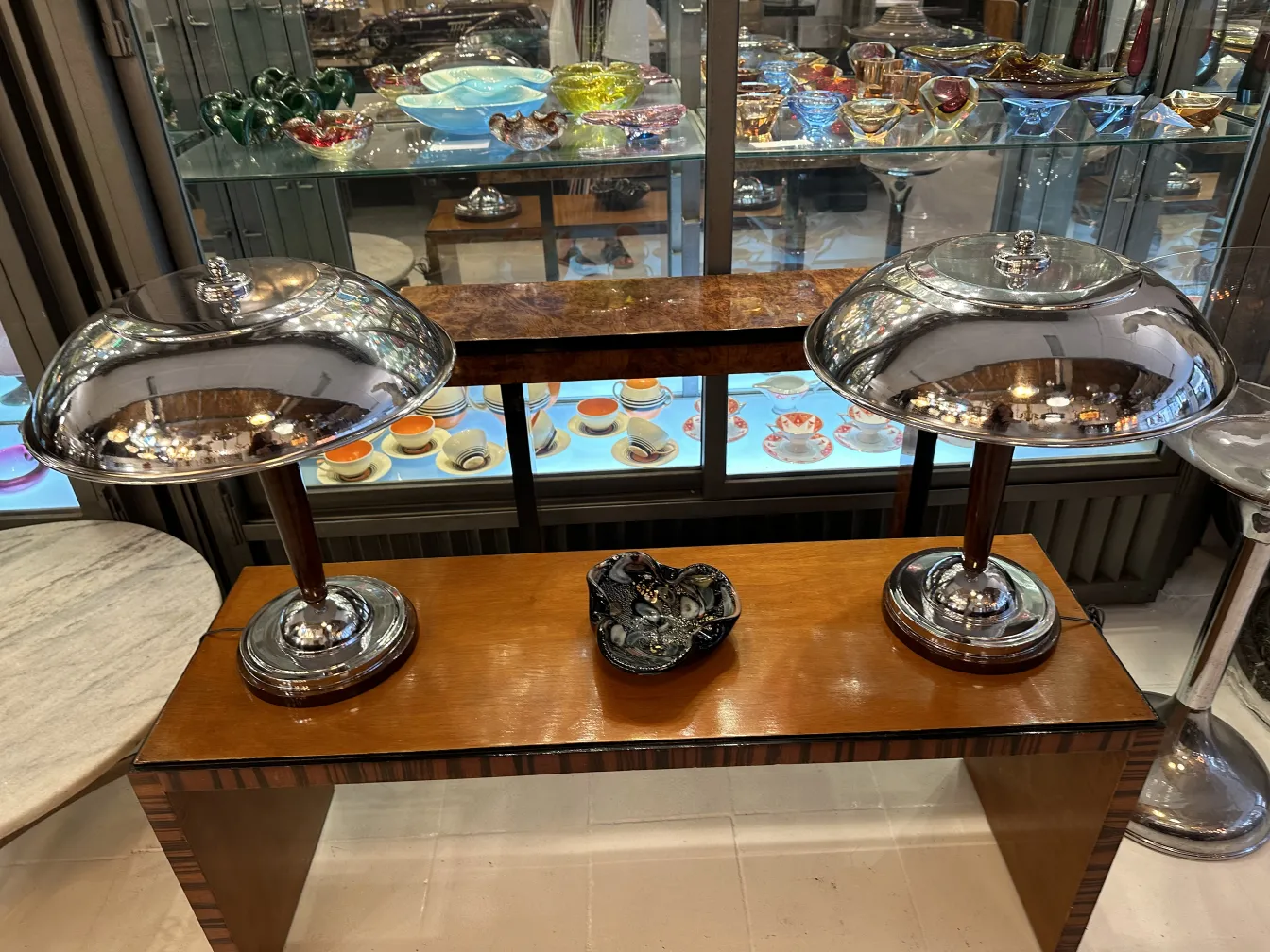 古董装饰灯，具有穆拉诺玻璃的光泽