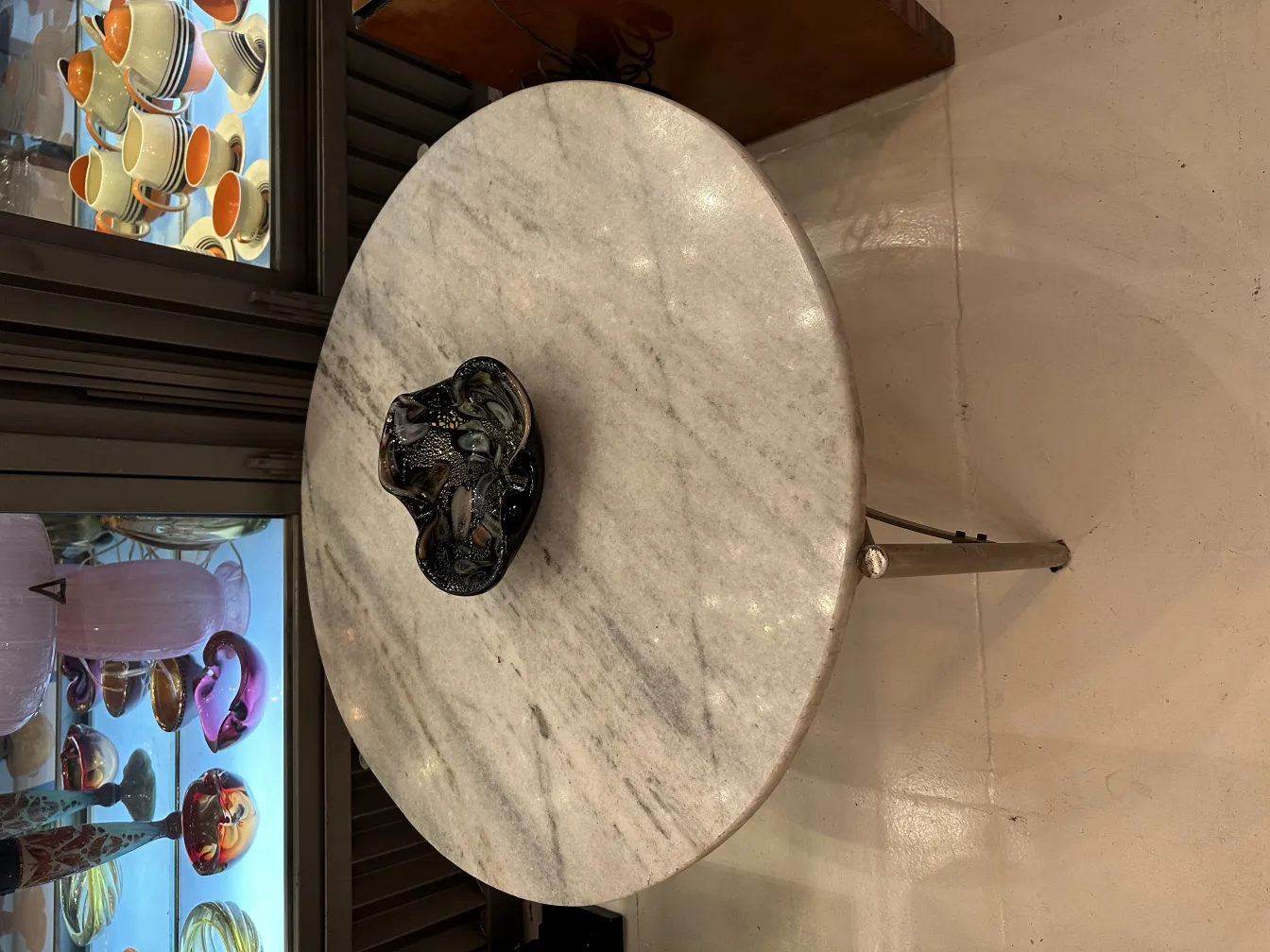 고대 무라노 유리 장식이 잎 모양