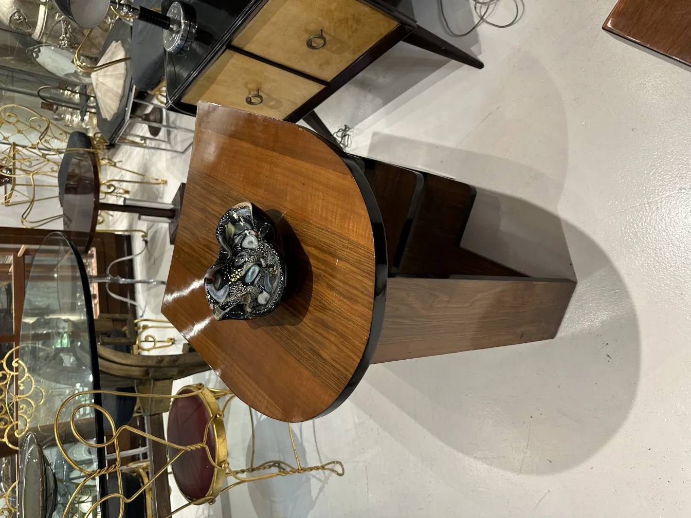 lindo cristal de murano decorativo em mesa moderna