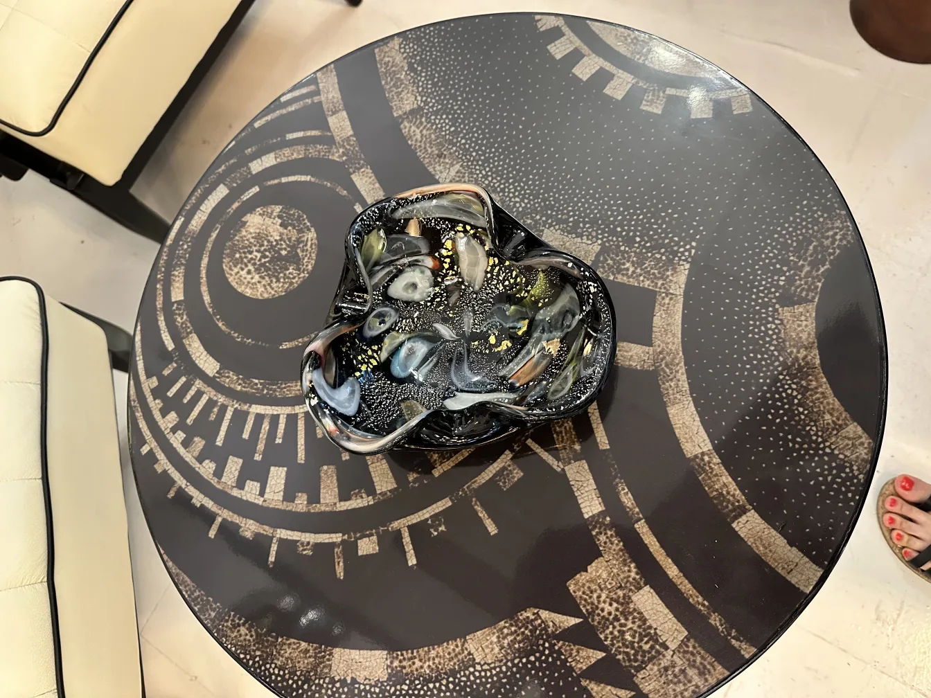 antico vetro di murano con forme curve e colorate