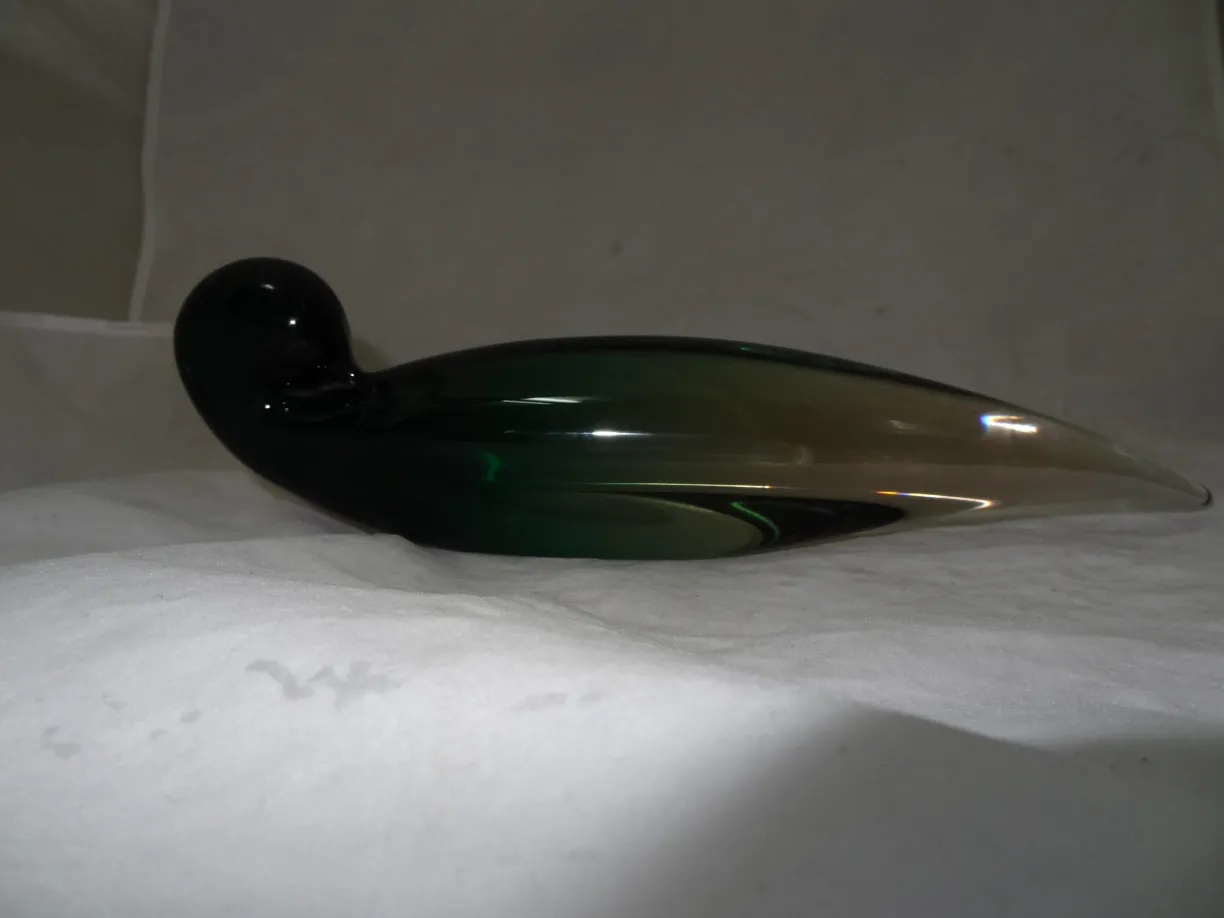 Ancien cristal de Murano avec forme élégante et couleur verte