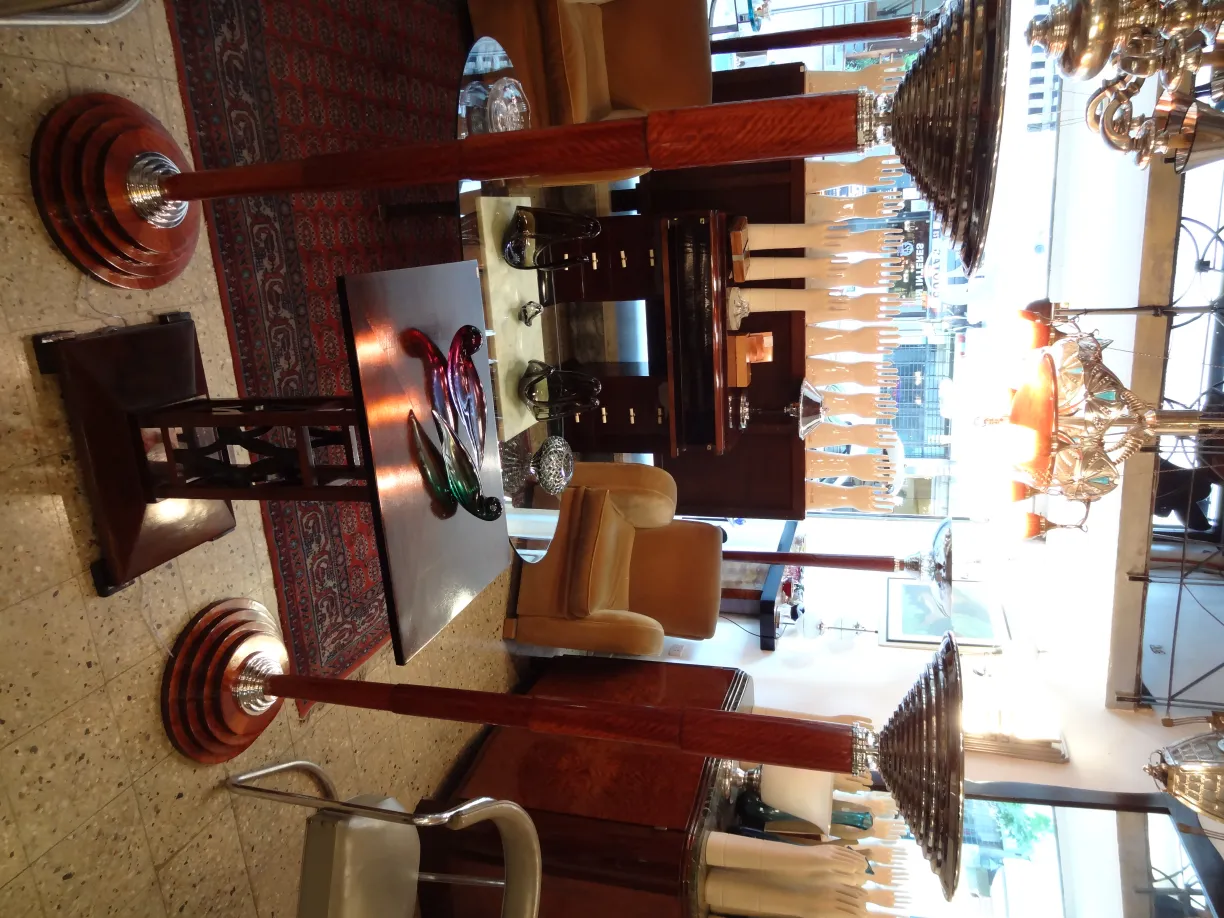 decorativo cristal de murano antiguo con formas bellas