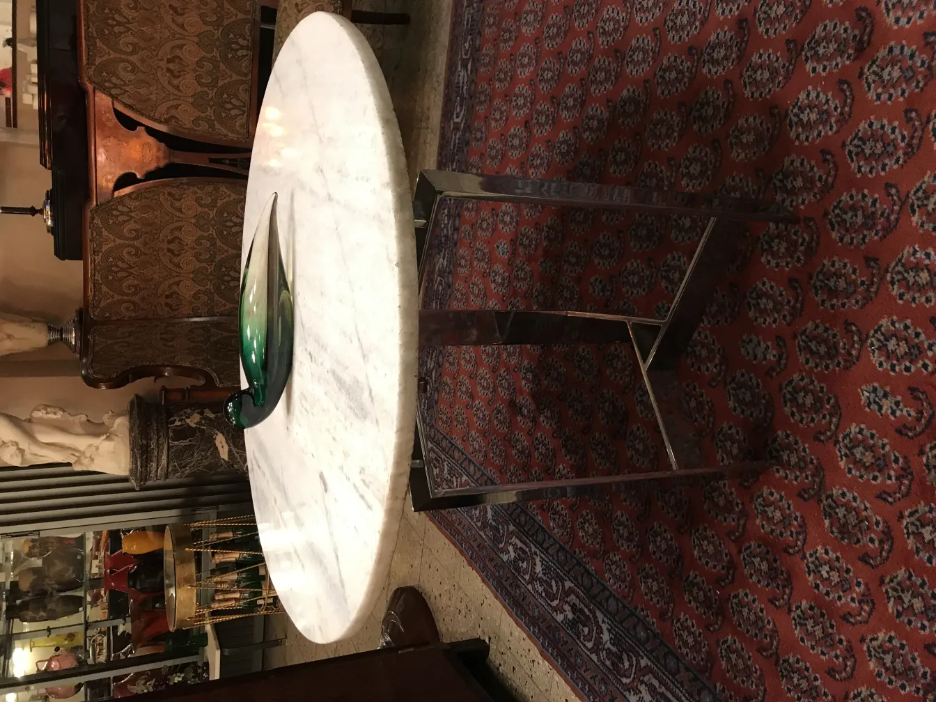 pezzo decorativo antico in vetro di murano dalla forma elegante