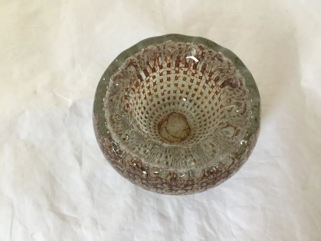 bowl de cristal de murano com design artístico e cores suaves