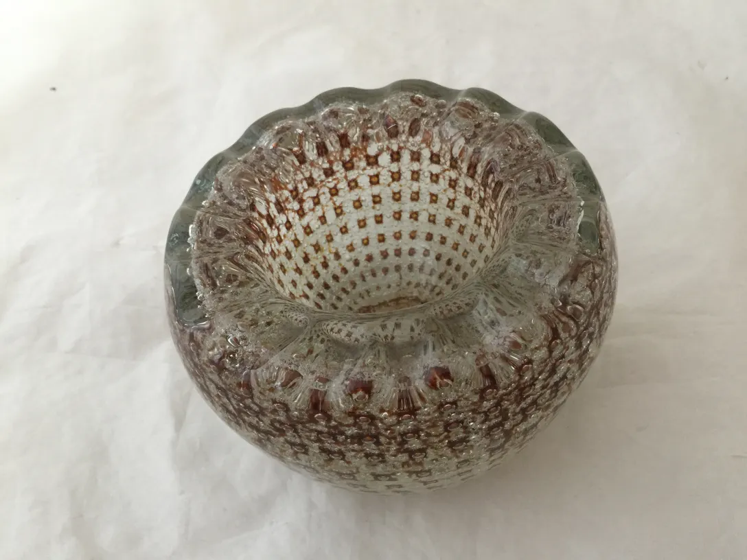 vase antigo de cristal de murano com textura e cor