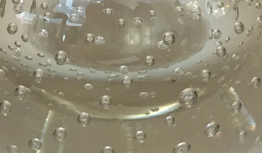 泡付きの古代の透明ムラーノガラス