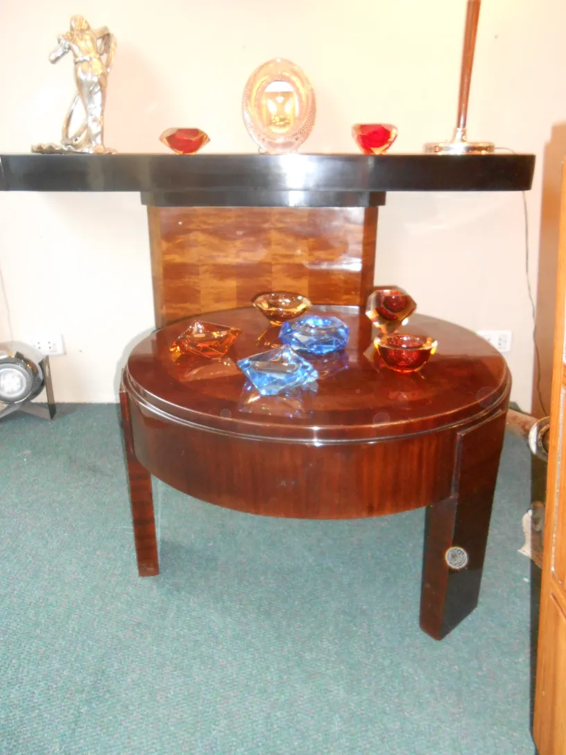 cristal de murano ancien sur la table avec formes variées