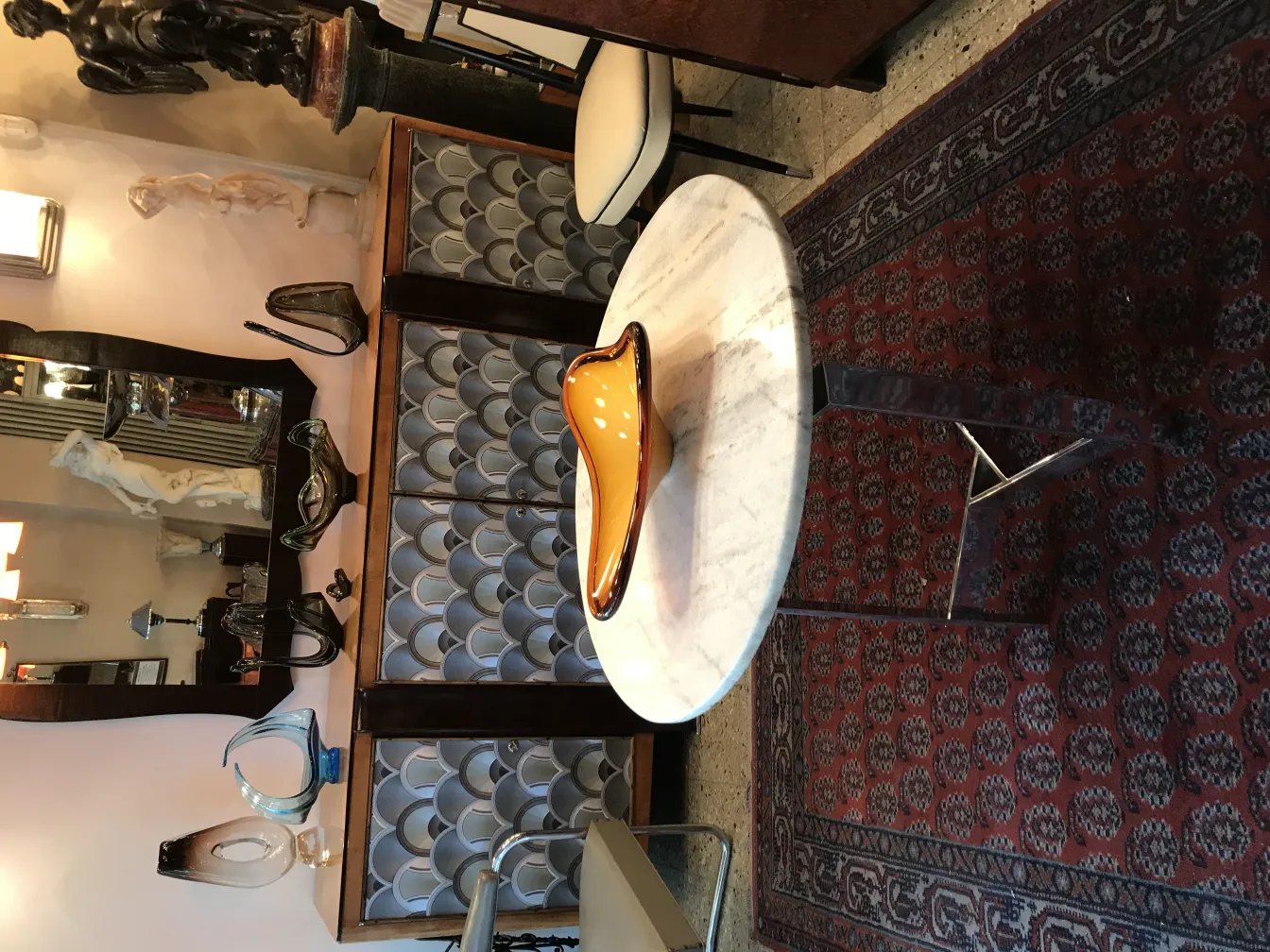 Elegante cristal de Murano antiguo en forma orgánica, colores cálidos