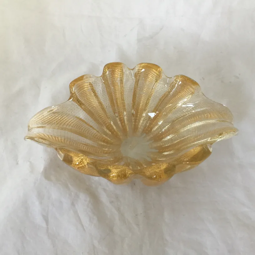 ehemaliges Murano-Glas mit Muschelmotiv in goldenen Tönen