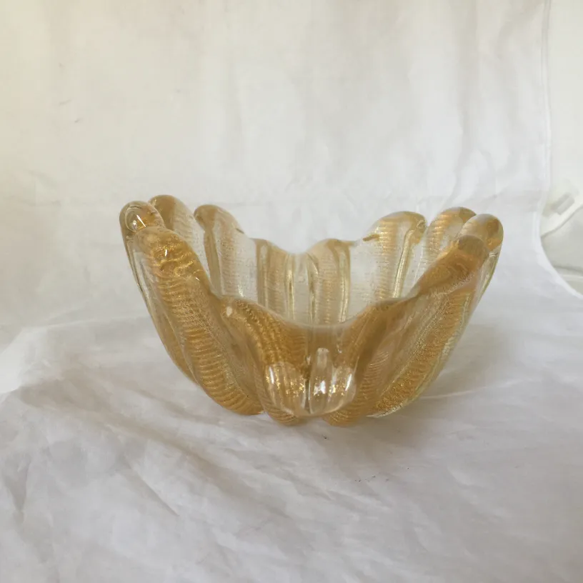 花の形をした古いムラノガラス装飾品