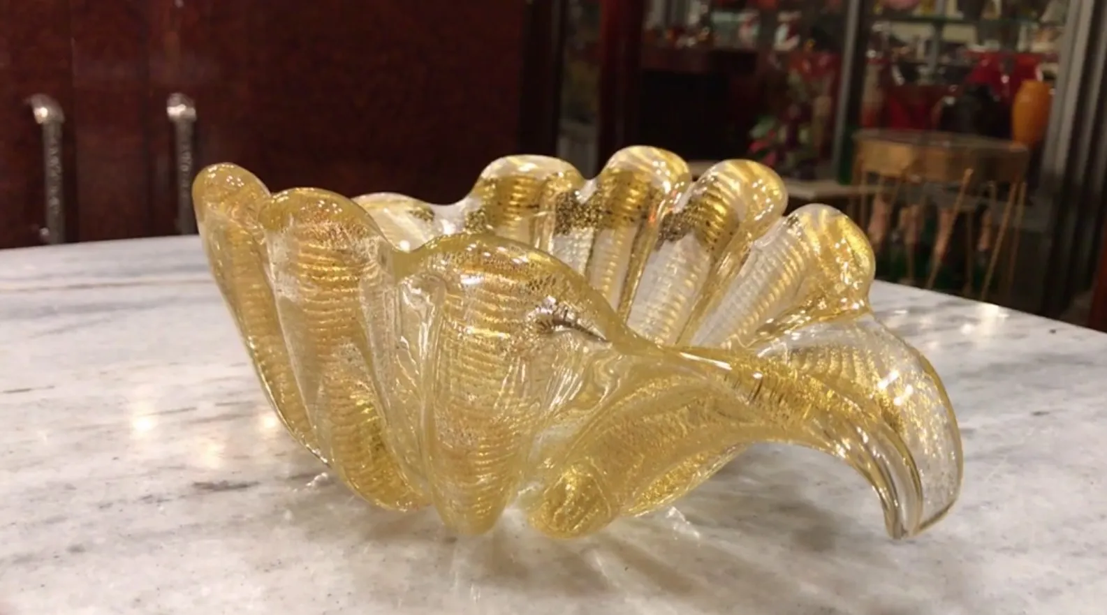 antikes Murano-Glas mit goldenen Details