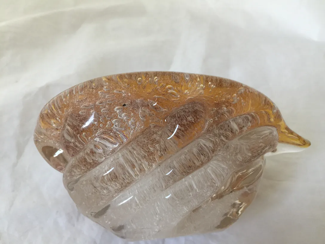 hermoso cristal de murano en tonos dorados y transparentes, con formas elegantes