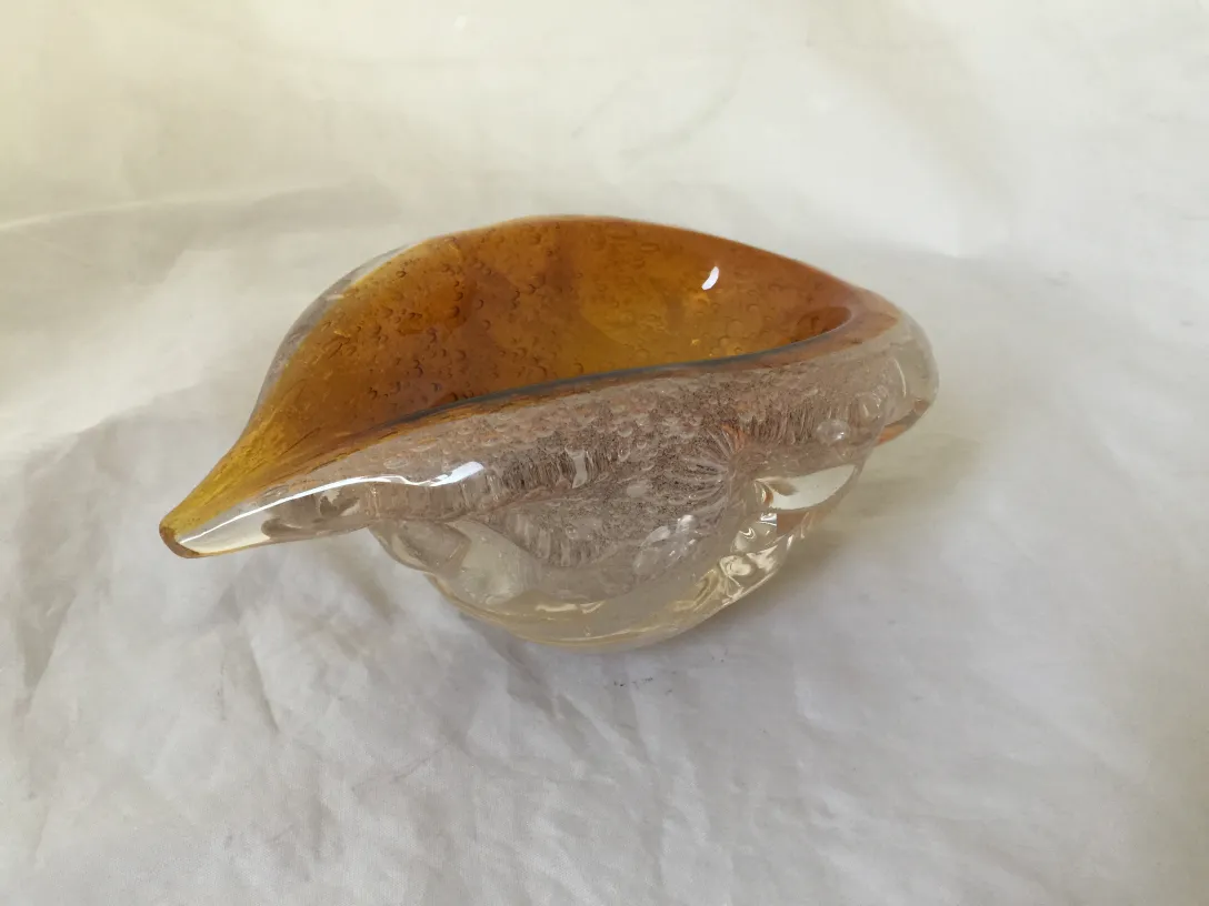 cuenco antiguo de cristal de Murano con tonos ámbar