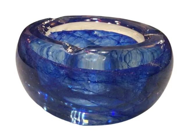 Murano-Glas-Aschenbecher mit blau-weißem Design
