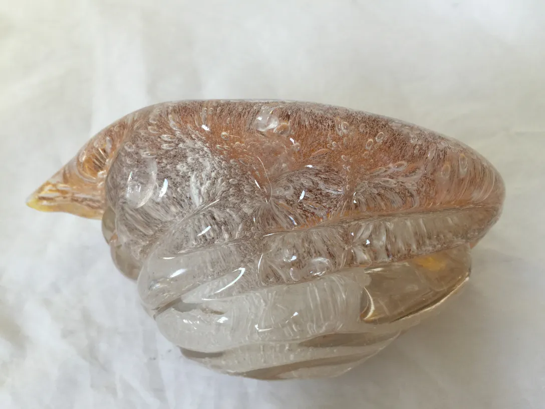 带有柔和色彩的穆拉诺玻璃装饰品