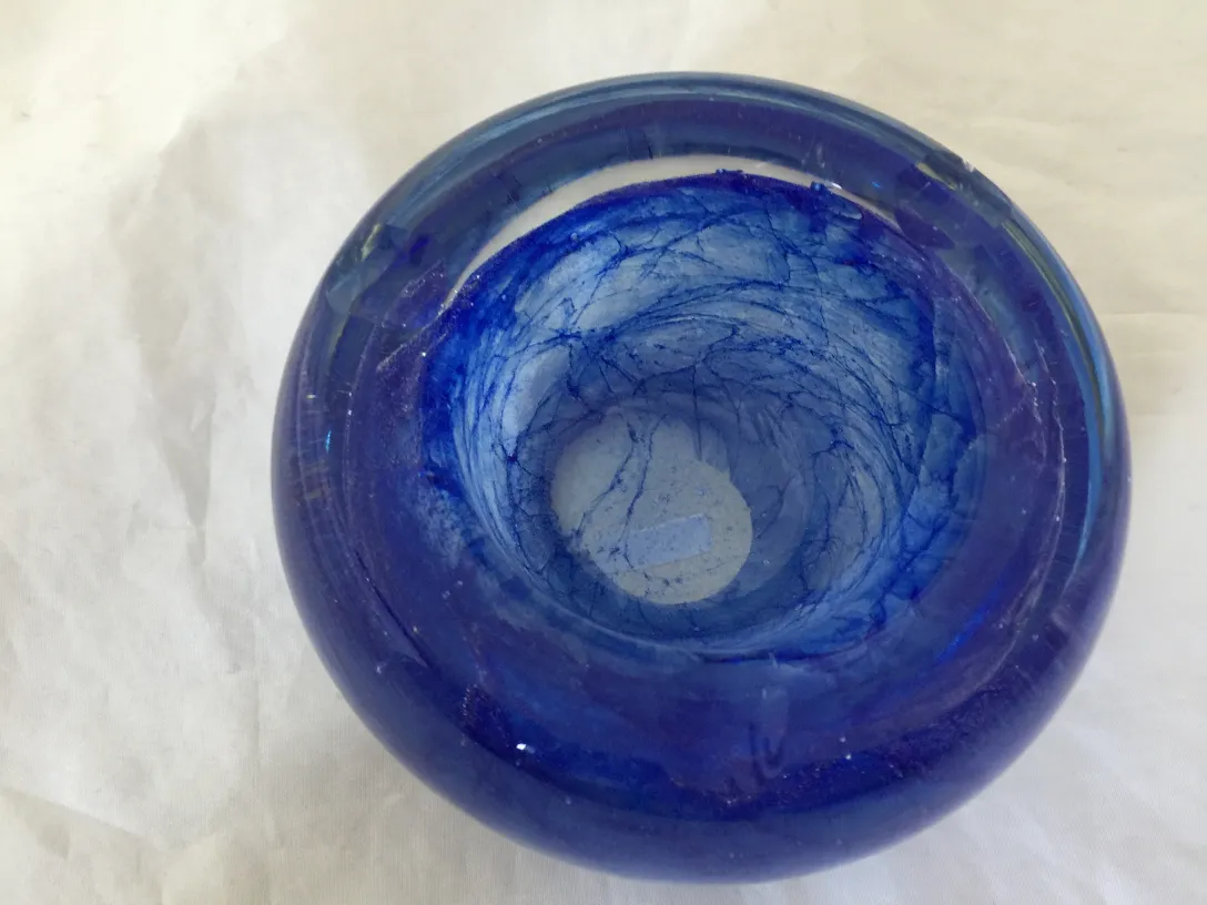tigela de cristal de murano azul com textura interna