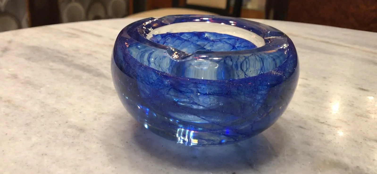 Murano-Glas in Blau mit sanften und glänzenden Formen