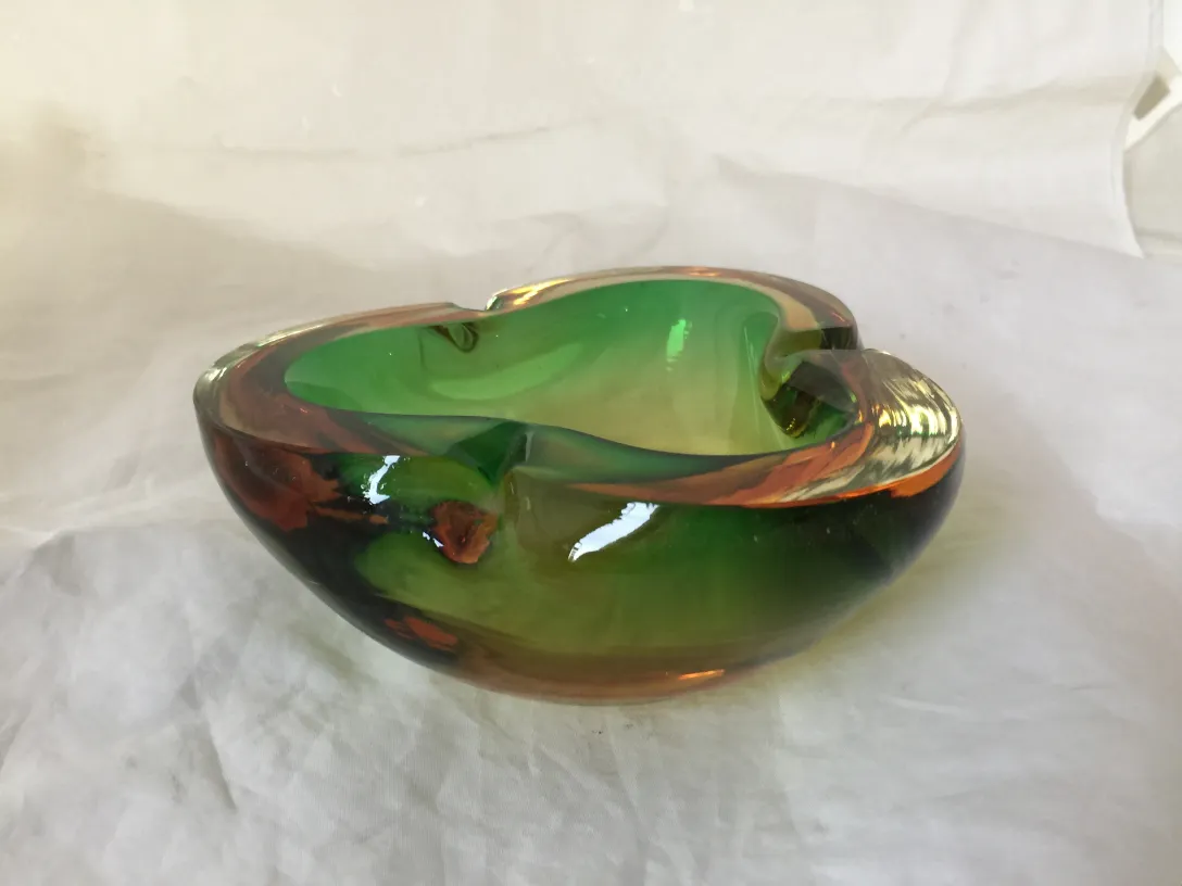 antike murano-glas stück mit lebhaften farben