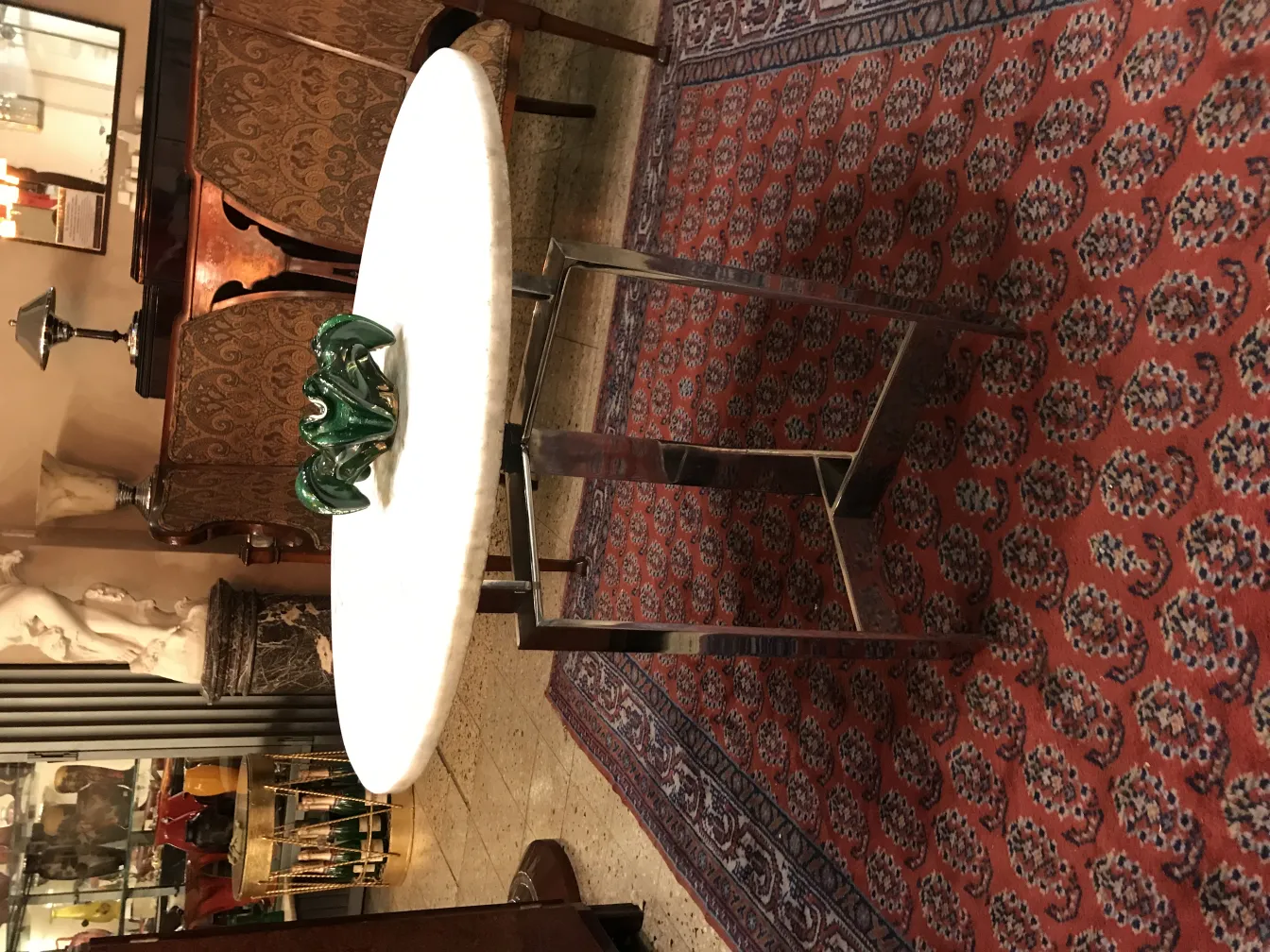 Vetro di Murano antico con design elegante e colori vivaci