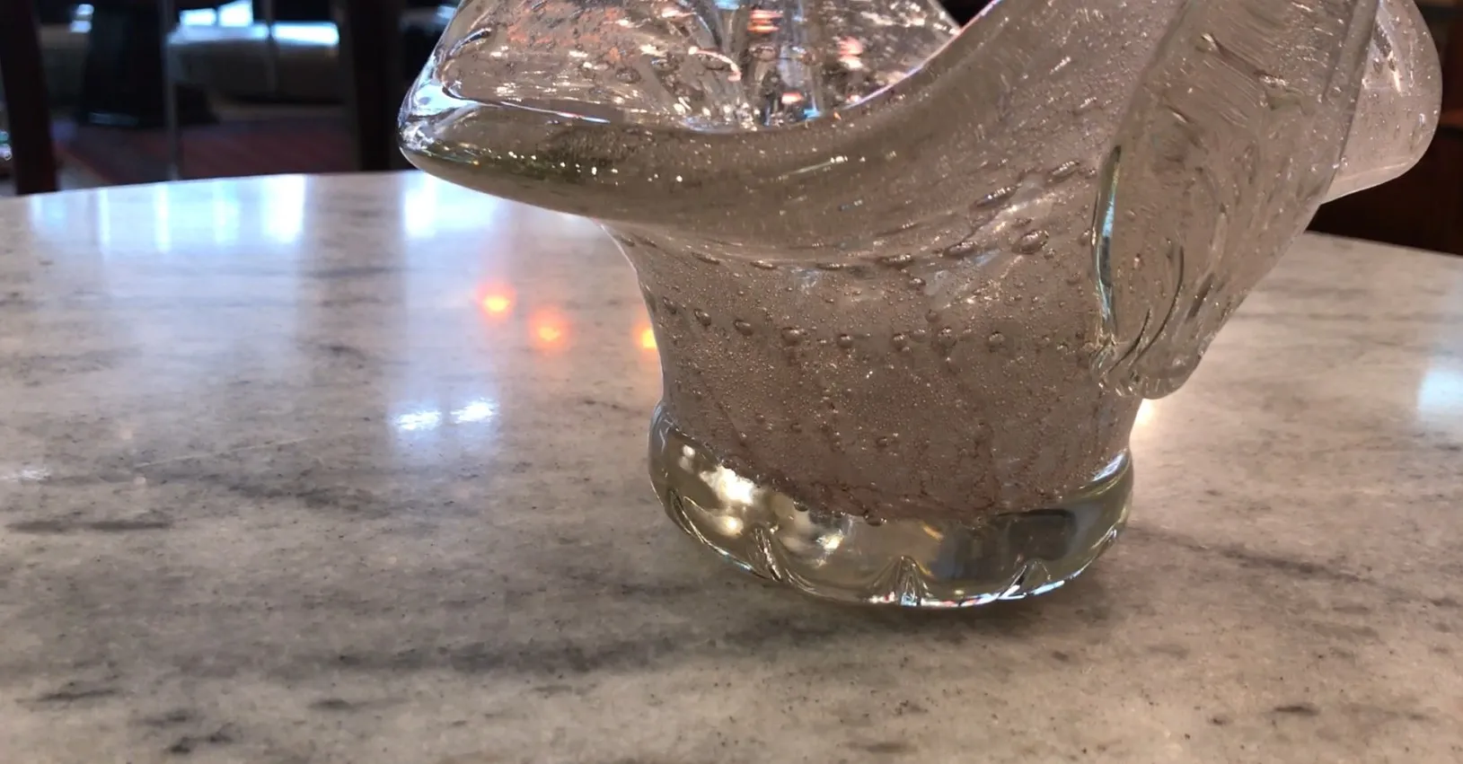 pezzo decorativo in vetro di murano dalla forma elegante