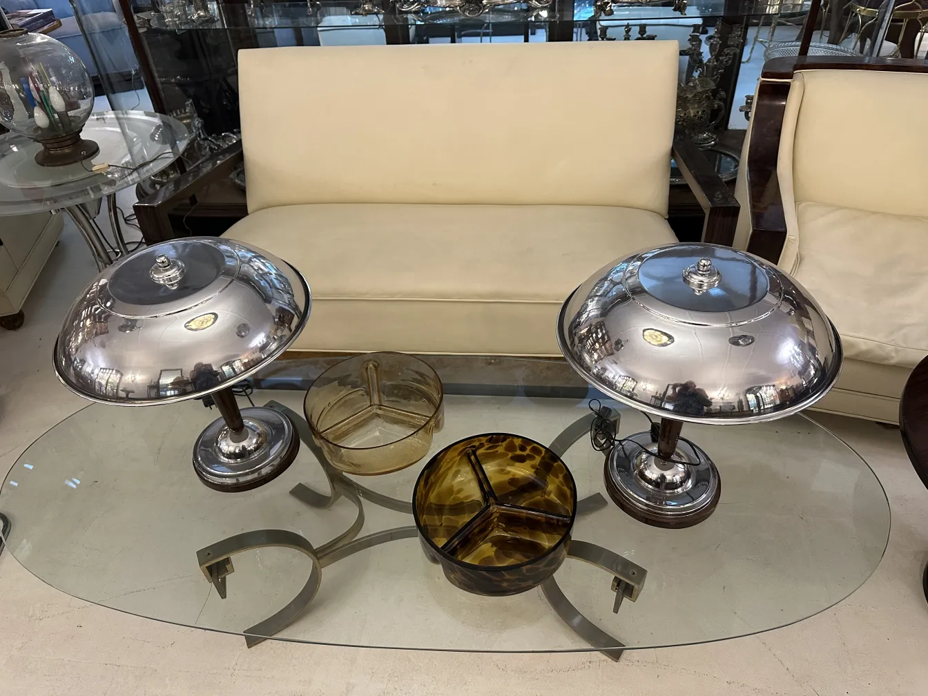 antiguo cristal de murano decorativo en una mesa