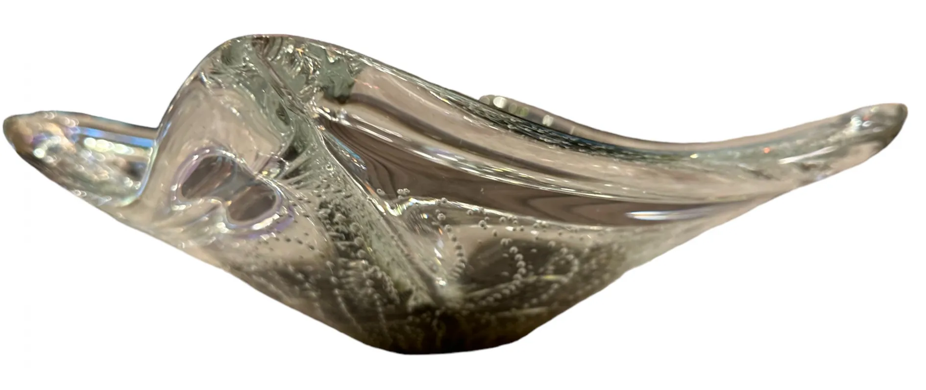 Sculpture en cristal de Murano avec des formes ondulées et des détails bouillonnants.