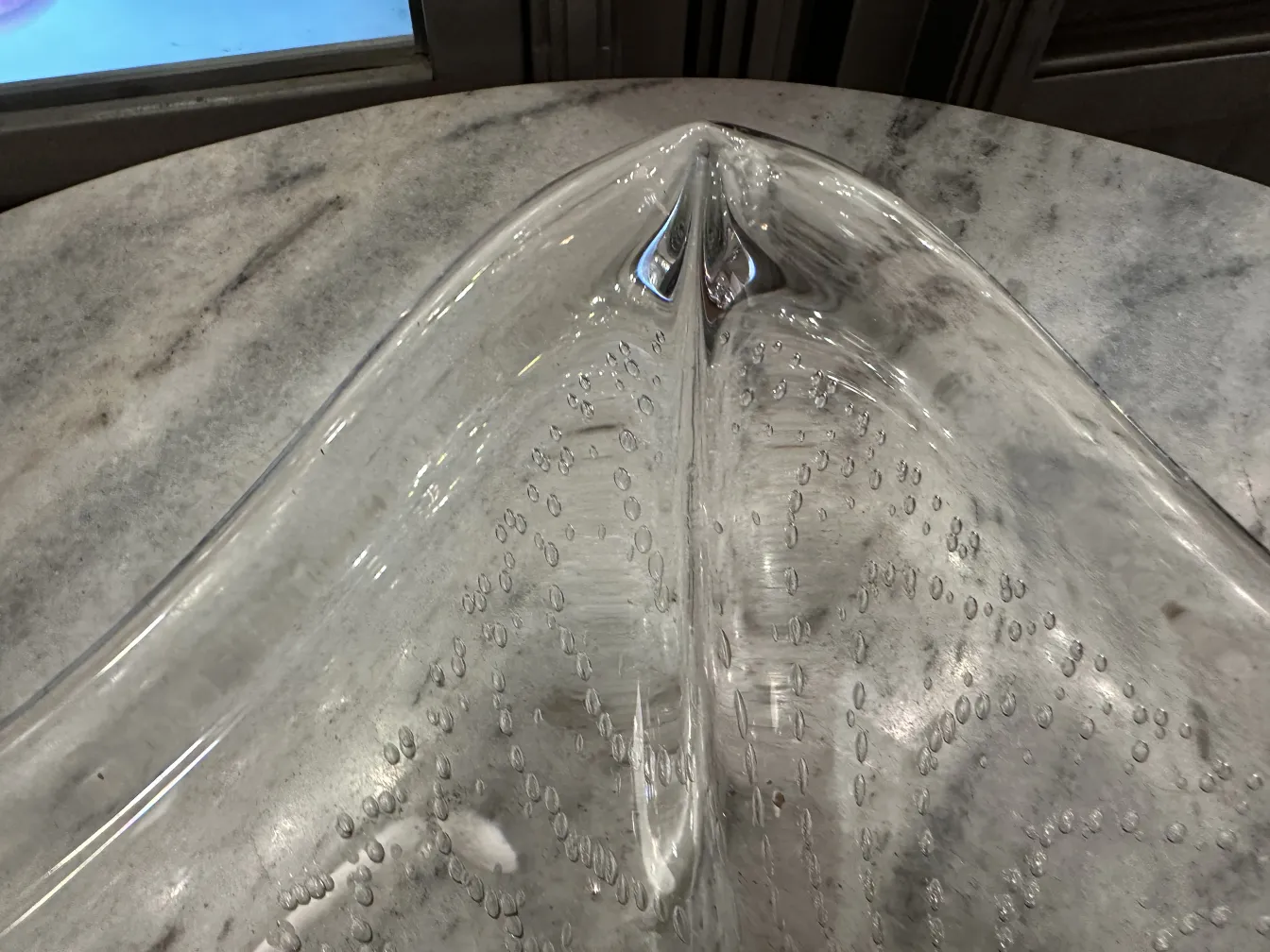 antikes dekoratives murano-glas stück mit blasen