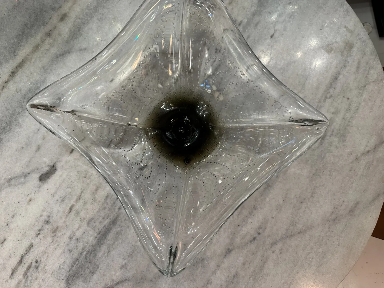 穆拉诺玻璃碗，中央有黑色设计