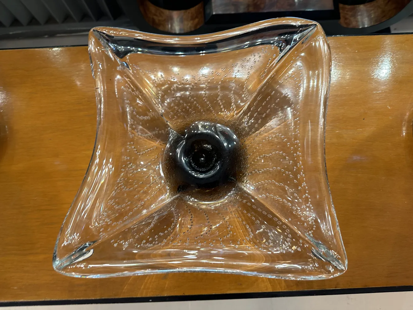 古老的穆拉诺玻璃方碗带设计