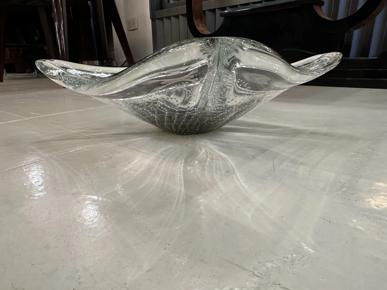 ancien cristal de murano avec une forme élégante et décorative