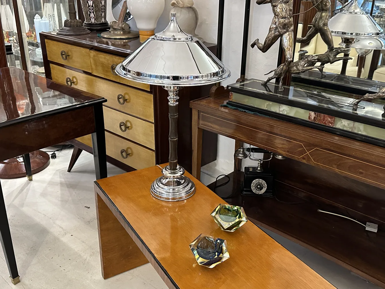 lampada antica in vetro di murano con base decorativa