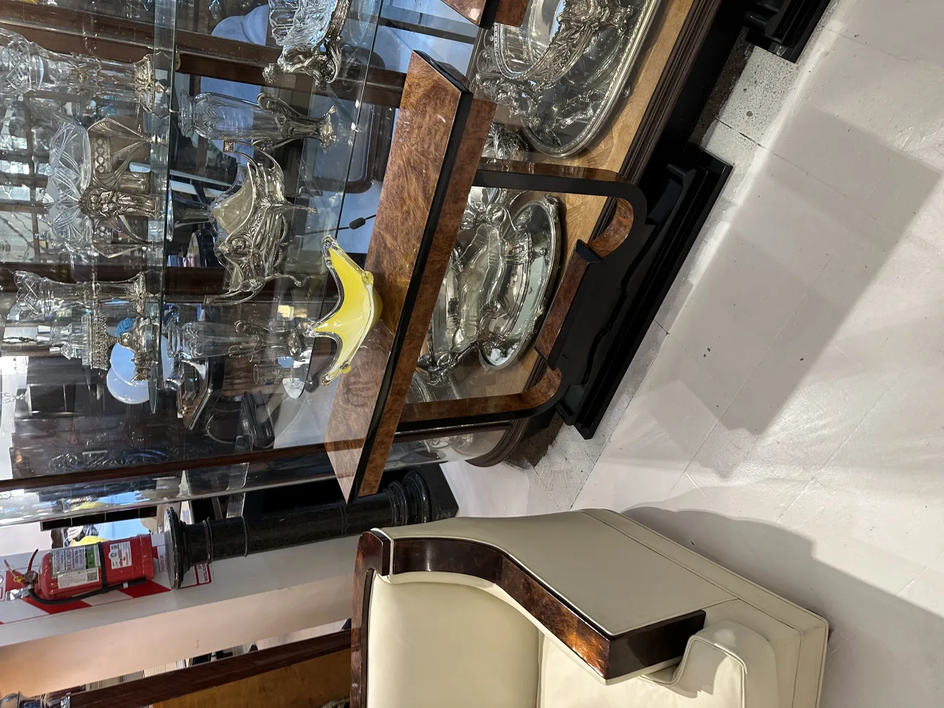 カラフルなヴィトリーニに入った古いムラノガラス。