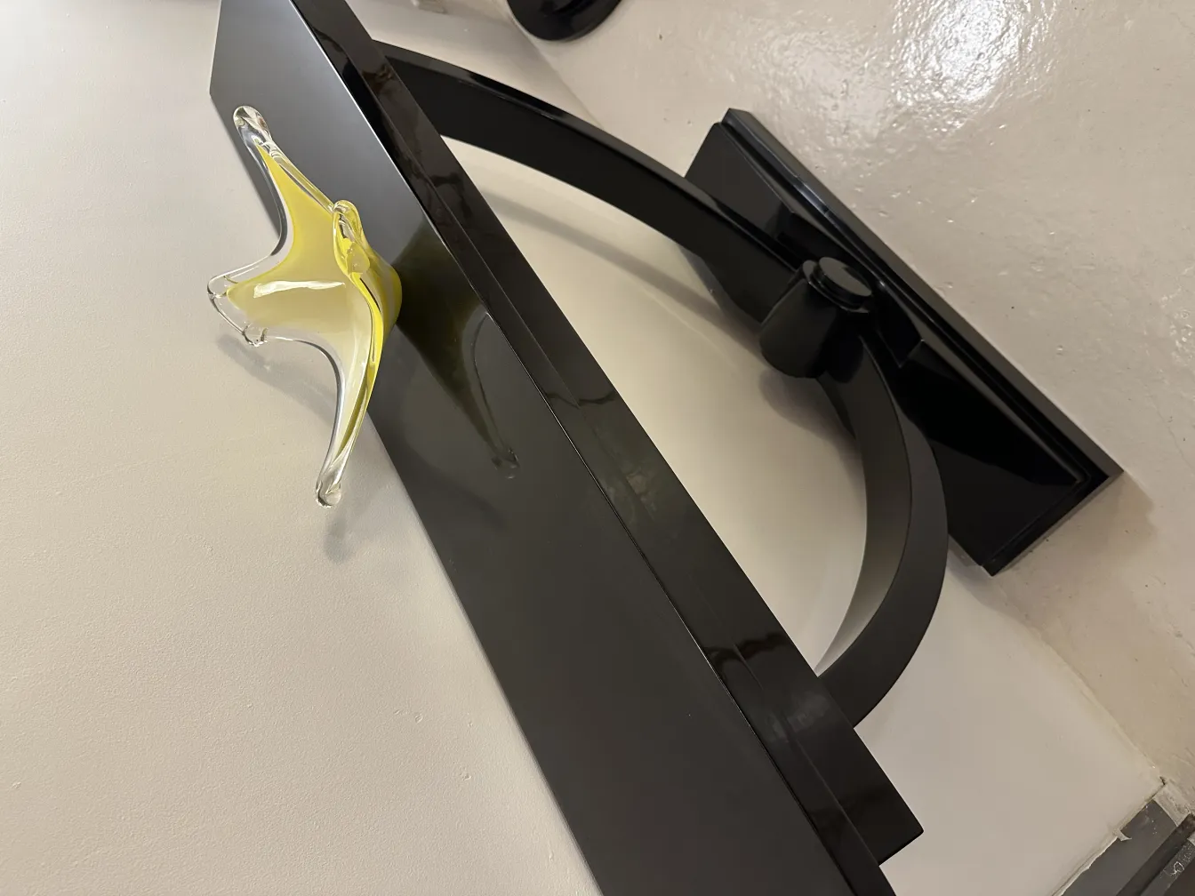 Cria de Murano antiga em amarelo, item decorativo com design único.