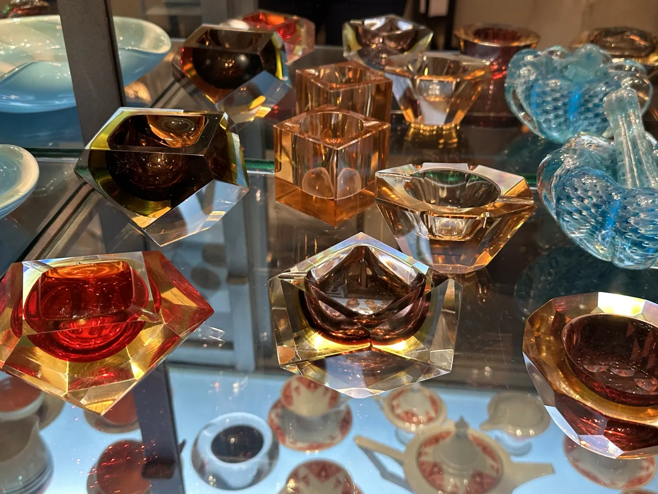 variedad de colores y formas en cristal de murano antiguo