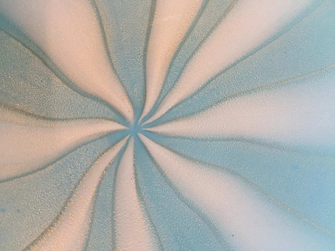 murano glass with spiral design in blue and white