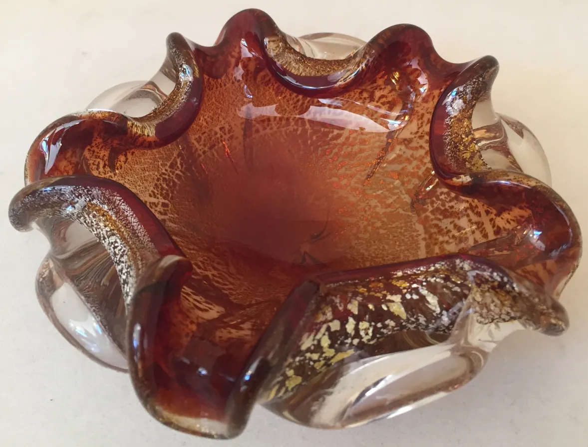 murano glass bowl with wavy edges in brown tones