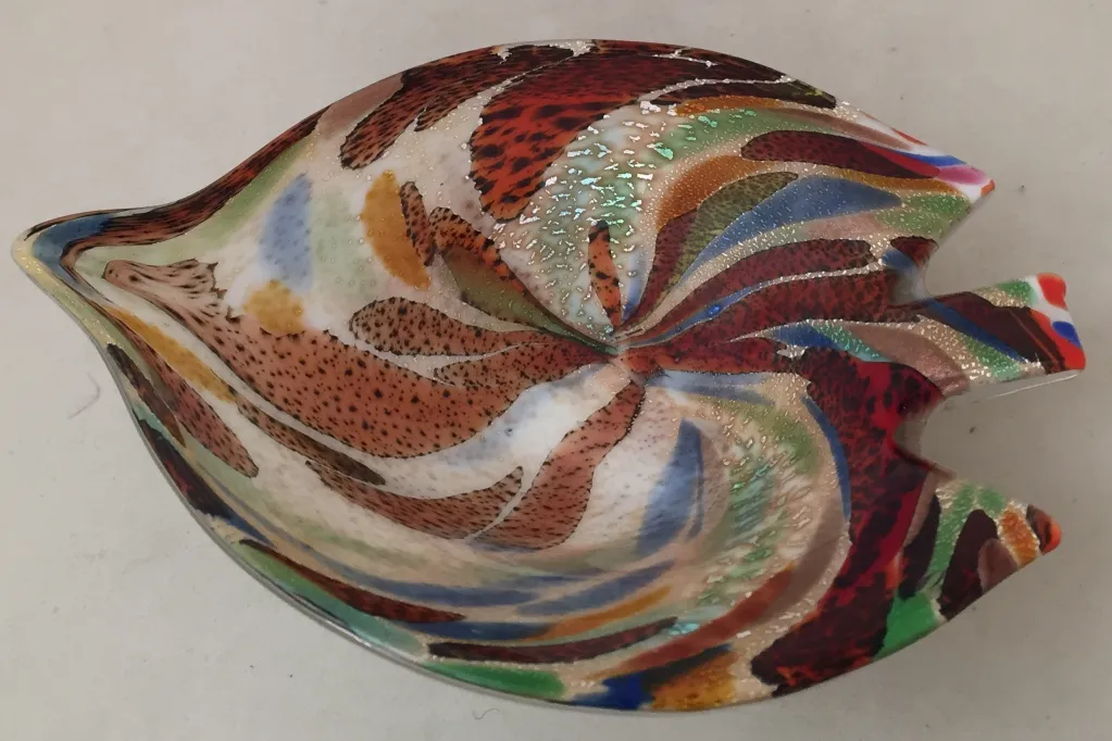 sculpture ancienne en cristal de murano aux couleurs vives