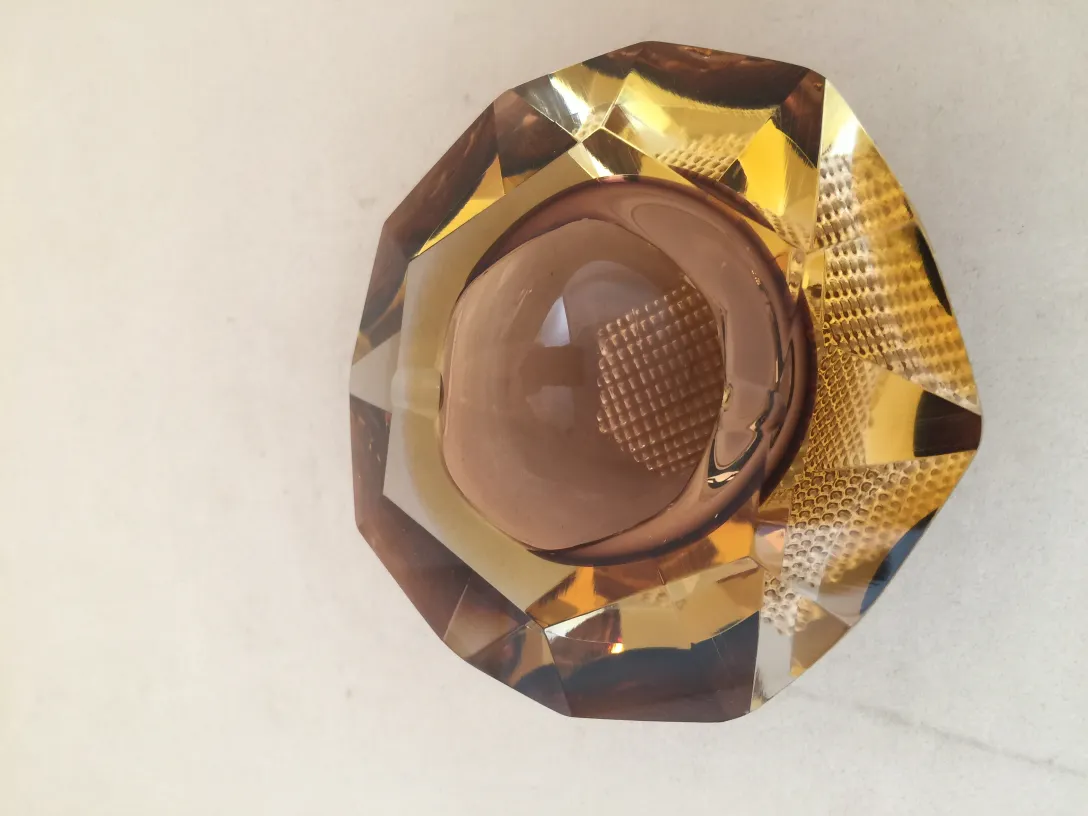 Cristal de Murano antiguo con formas geométricas en tonos miel y ámbar