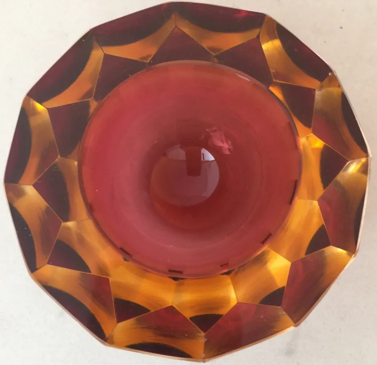 ciotola di vetro di murano antico con colori caldi