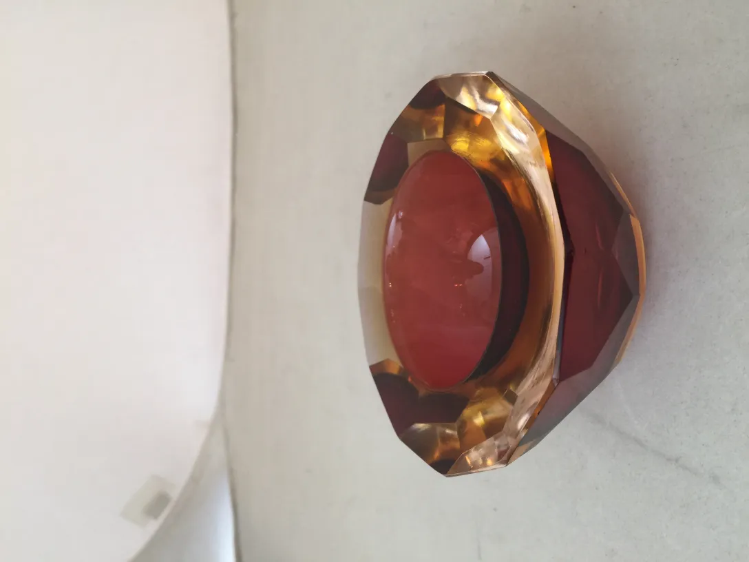 pezzo decorativo in vetro di murano di tonalità arancione e rossa