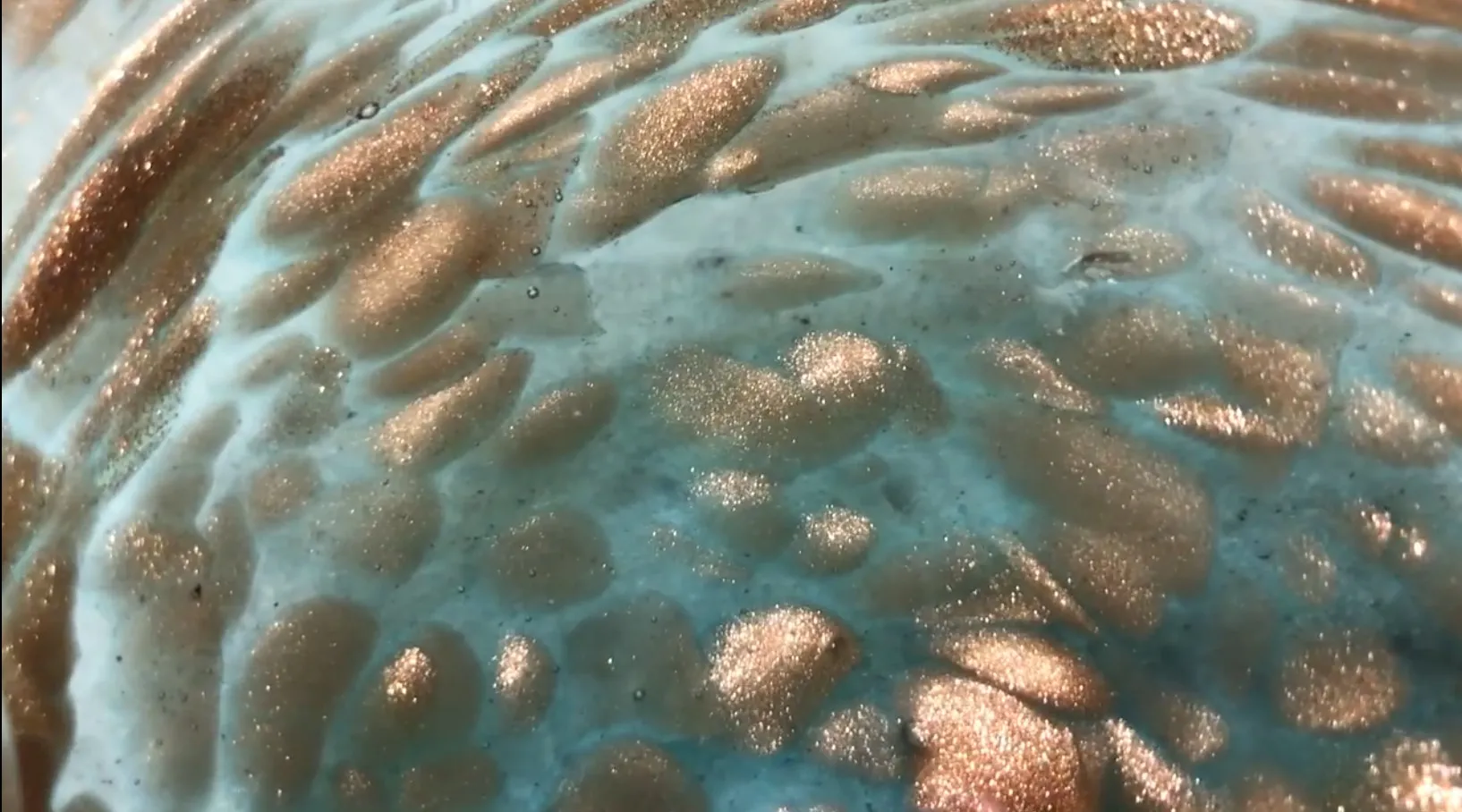 Старинное муранское стекло с блестящим и цветным дизайном