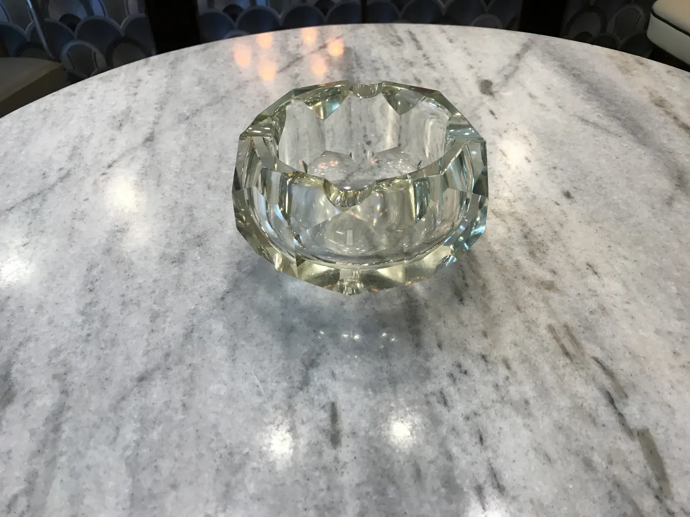 cinzeiro antigo de cristal de Murano em forma octogonal