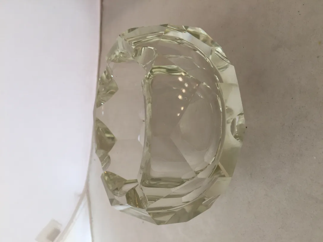 achtseitiges murano-glas mit klarem glanz