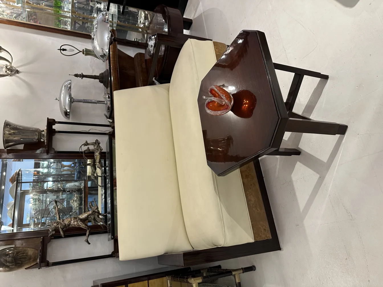 croisé, coloré, avec des formes élégantes sur un fond clair