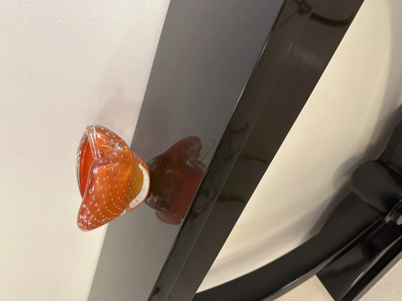 Vetro di Murano rosso con dettagli decorativi