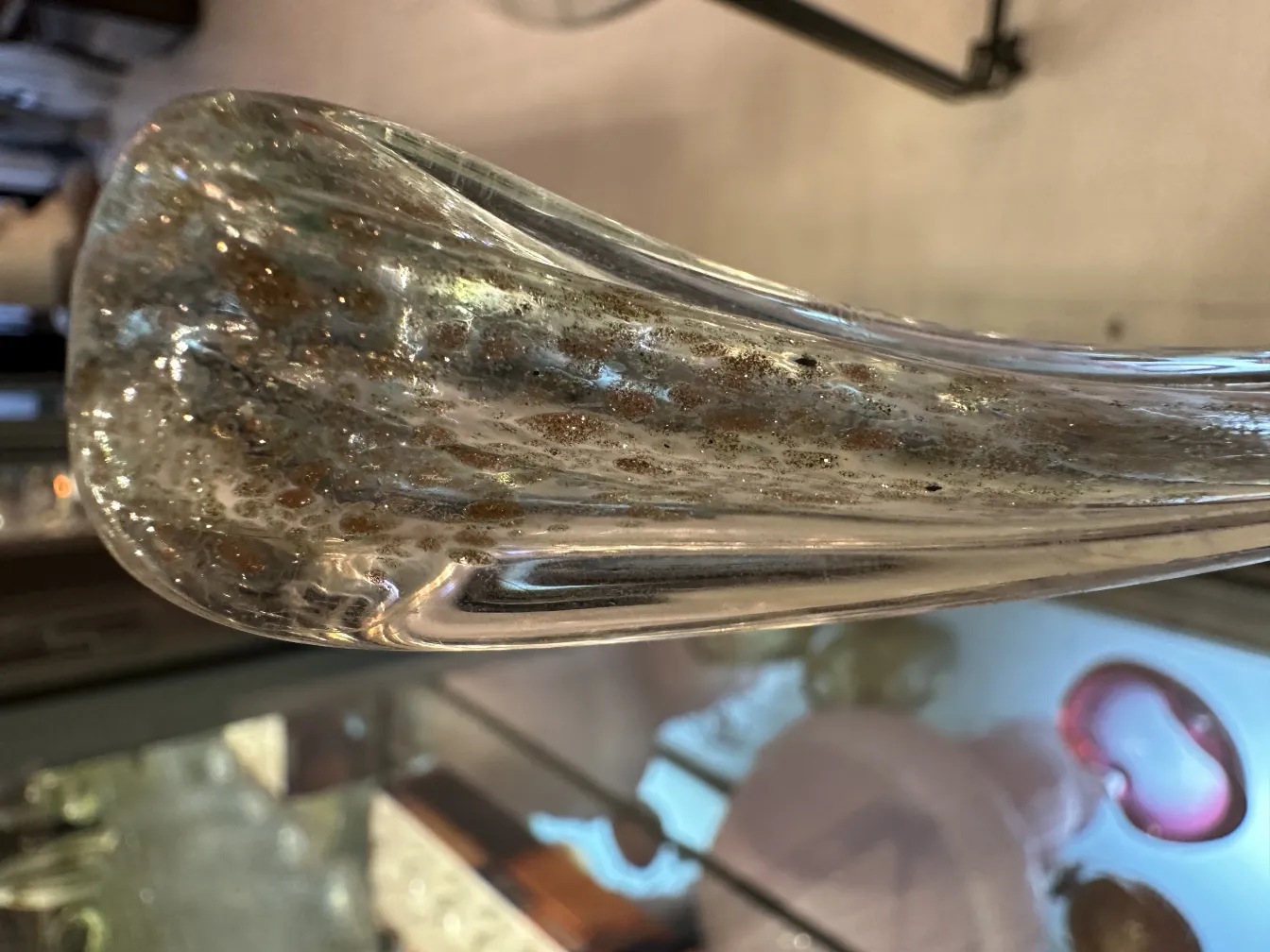 dekoratives antikes murano-glas mit goldenen blasen