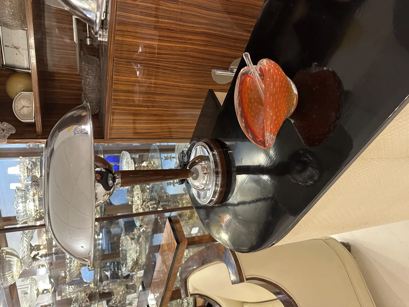 decoração em cristal de murano laranja com detalhes