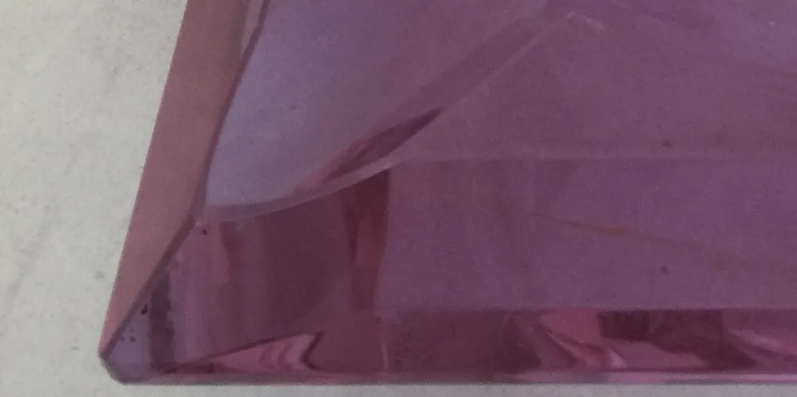 古いムラノガラスの紫色のトーンでエレガントなデザイン