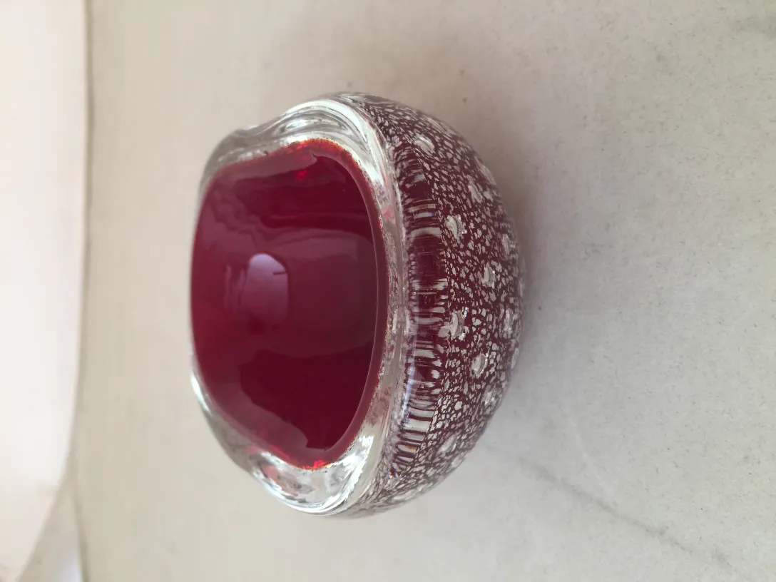 ciotola antica in vetro di murano rosso con dettagli