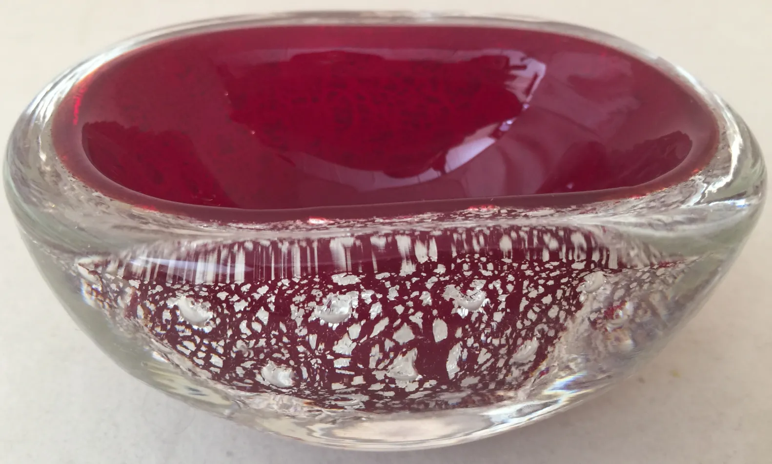 ovale Murano-Glas-Schüssel in dunkelroter Farbe